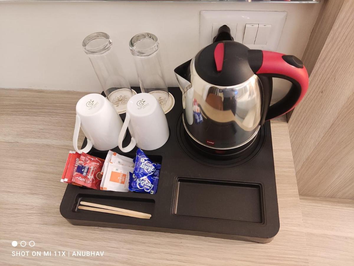 Hotel Golden Petals バラナシ エクステリア 写真