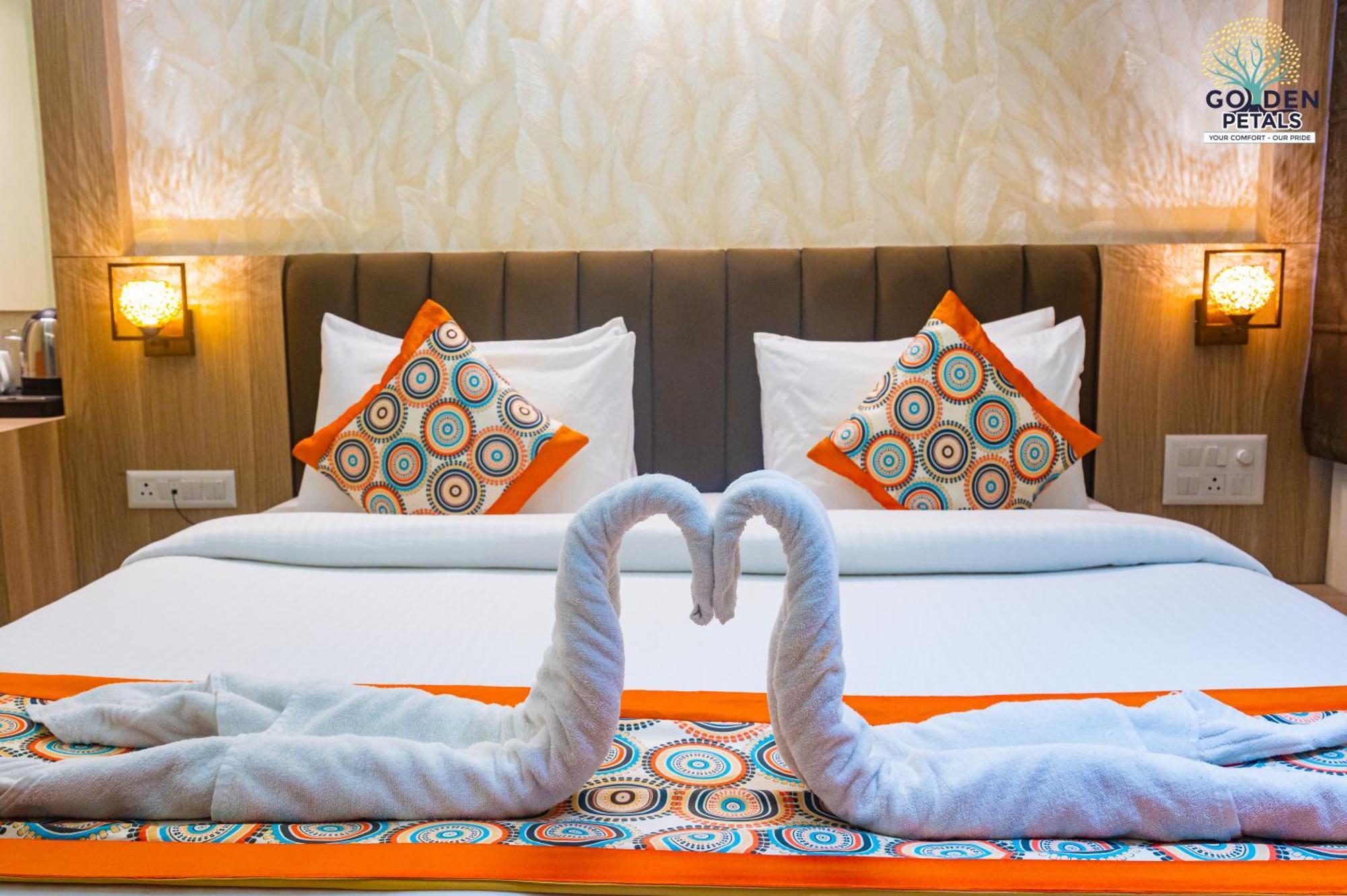 Hotel Golden Petals バラナシ エクステリア 写真