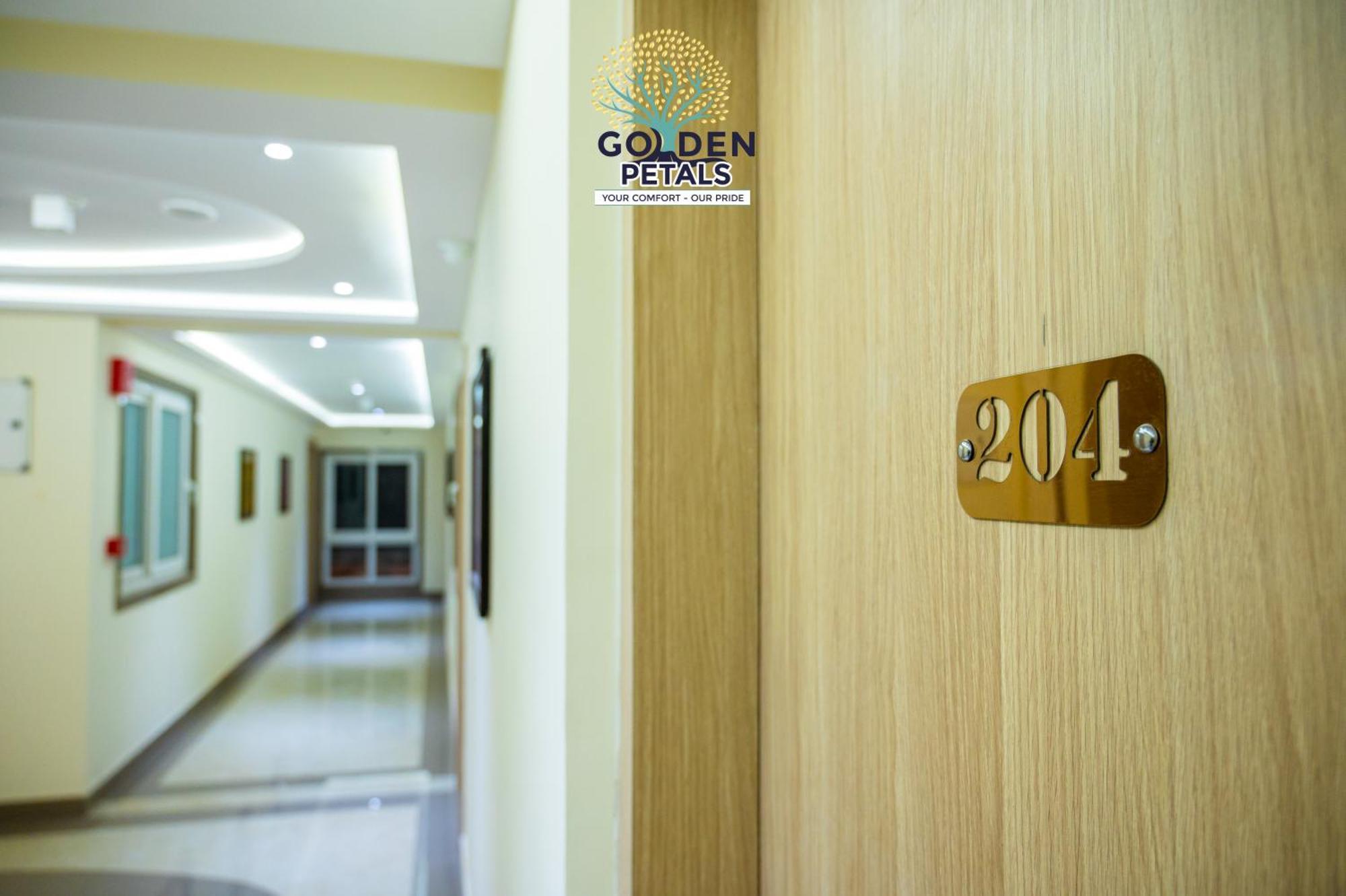 Hotel Golden Petals バラナシ エクステリア 写真