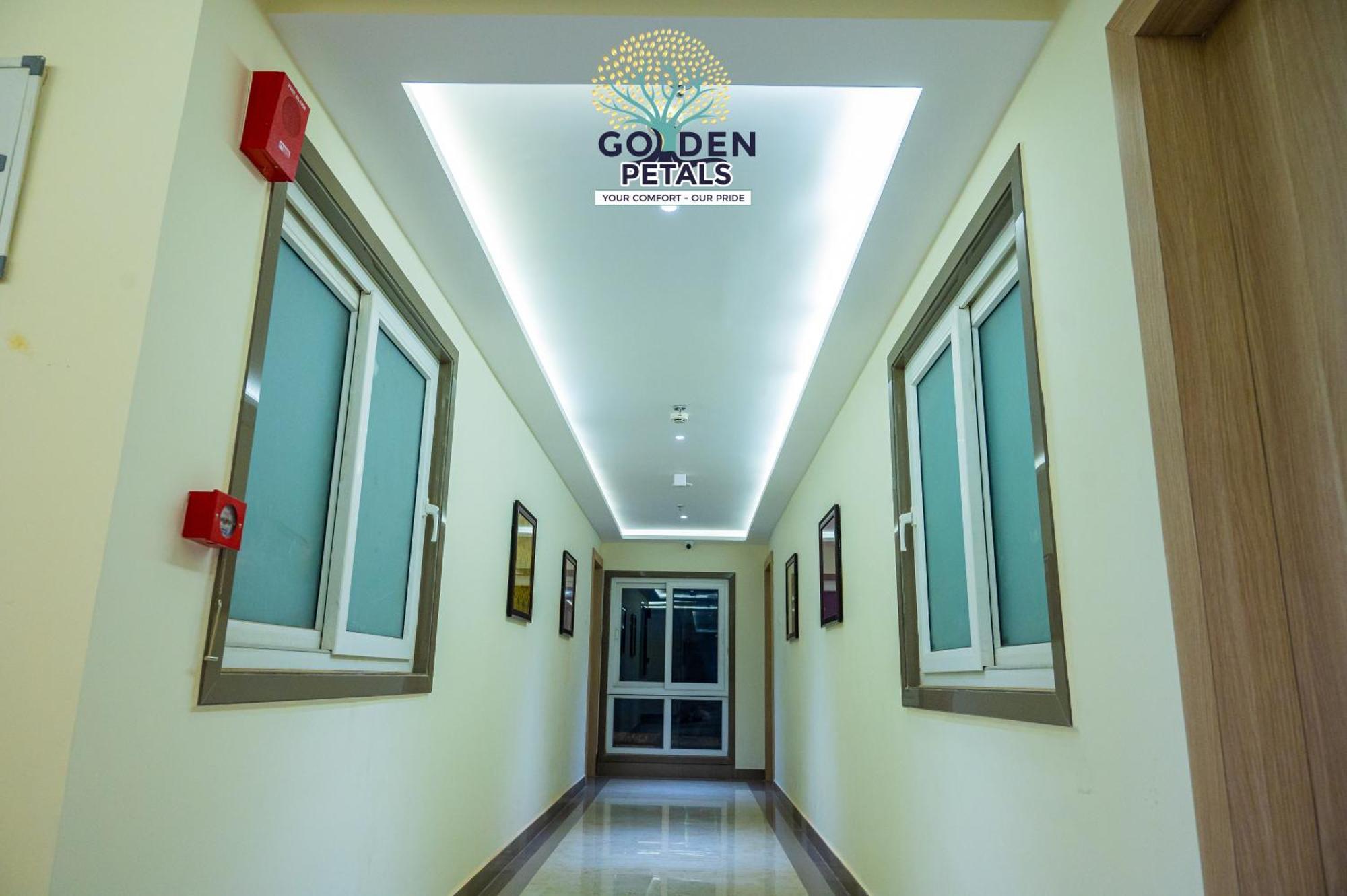 Hotel Golden Petals バラナシ エクステリア 写真